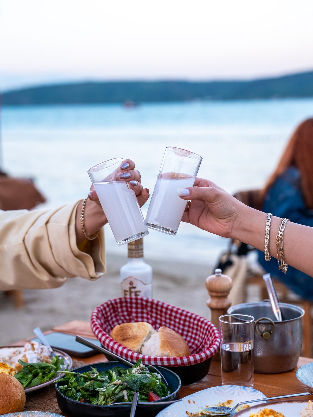 Nazan Sarıyer'de Boğaz gün batımı ve sahil atmosferi