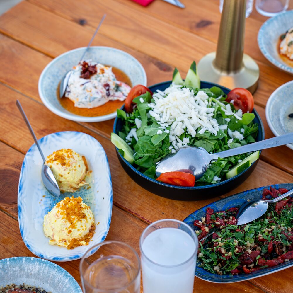 Nazan Sarıyer meze sofrası ve sahil lezzetleri